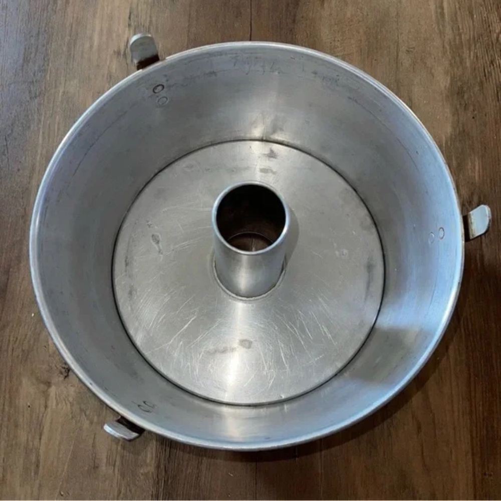 Vintage Comet Aluminum Bundt Angel Food Cake Baking Dish